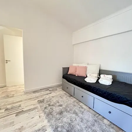 Stylish 3 By Homing Apartment